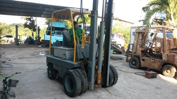 ขายรถโฟ๊คลิ๊ฟKOMATSU2.5ตัน เครื่องเบนซินติดแก๊ส เครื่องติดง่ายระบบทำงานปรกติ สมบูรณ์ครับ งาอิ๊งฟรอด์ คว่ำ-หงายได้ ขายถูก 75000 บาท