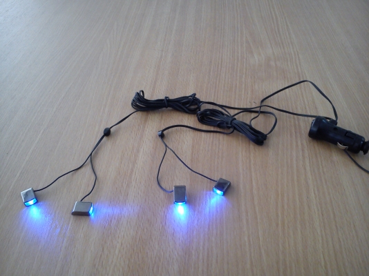 ไฟประดับตกแต่งในรถยนต์แสงสีฟ้า มีสวิตช์เปิด-ปิด ใช้งานต่อกับช่องที่จุดไฟบุหรี่