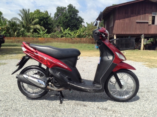 ธารนนทบุรี///ขาย yamaha mio 115 ปี47 สภาพเดิมครับ ระบบไฟติดครบทุกจุดครับ เครื่องดีเดินเบาไม่ดับครับ ราคา 9,900 บาท ทะเบียนแท้ครับ
