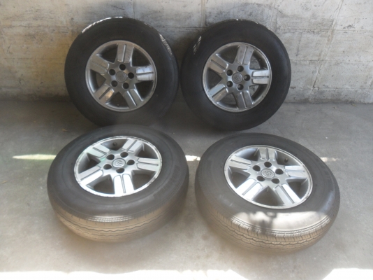 ล้อแม็ก 15นิ้ว 5รู114 โตโยต้า พร้อมยาง สวยๆ 4 ล้อ ราคา 6000 บาท