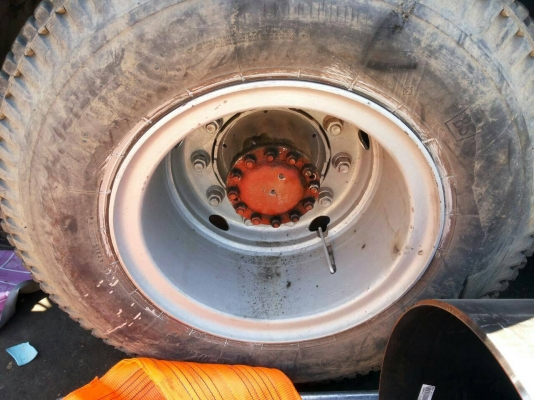 ขายรถบรรทุกหัวลากหางโลเบต VOLVO FL10 320 แรงม้า 2 เพลา หางโลเบต 2 เพลา ราคา 850000