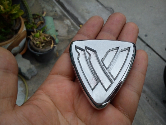 เพลทโลโก้ตัวนอก