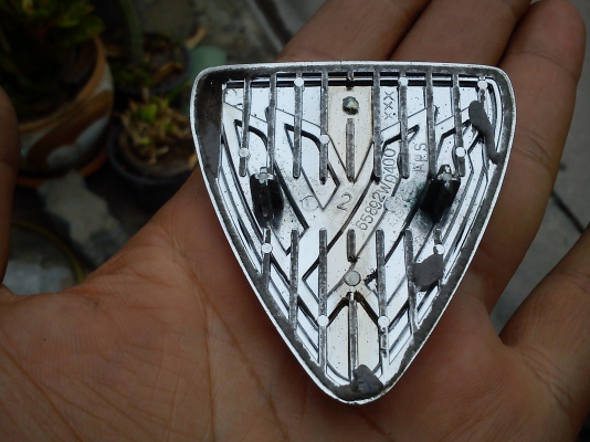 เพลทโลโก้ตัวนอก เพลทโลโก้ตัวนอก