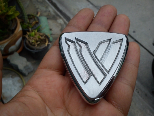 เพลทโลโก้ตัวนอก เพลทโลโก้ตัวนอก