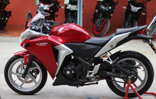 <เอิร์ท พิดโลก> ขาย Cbr250i ABS สีแดง  ปี2010  สภาพสวยมาก