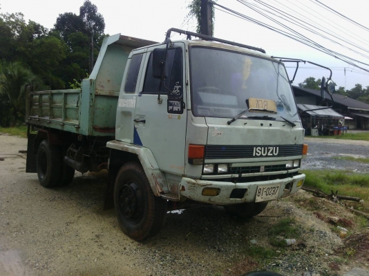 ขายรถบรรทุก 6 ล้อดัมพ์ใหญ่ ISUZU ROCKY 195 แรงม้า ราคา 620000 มี 2 คัน