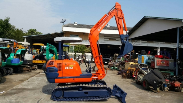 ขาย รถขุด HITACHI รุ่น EX30-2- แทร็กเหล็ก มีไลน์ ใส่หัวกระแทกได้ ตรวจเช็คสภาพแล้ว อย่างดี สลักแน่น เอวแน่น 100\% มือสอง นำเข้าจากญี่ปุ่น มือถือ/LINE ID :0818753444