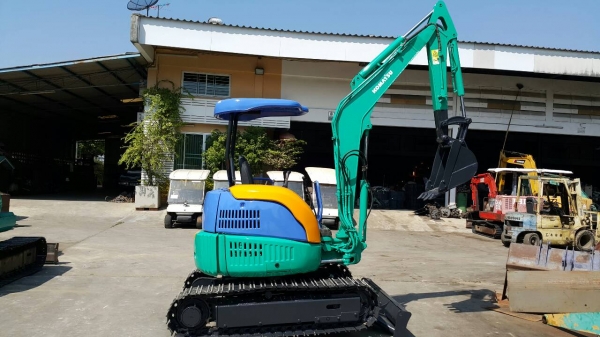ขาย รถขุด KOMATSU รุ่น PC30MR  แทร็กเหล็ก สวย ท้ายกลม คล่องตัว มือสองญี่ปุ่น เช็คสภาพแล้ว ดีมาก มือถือ/LINE ID :0818753444