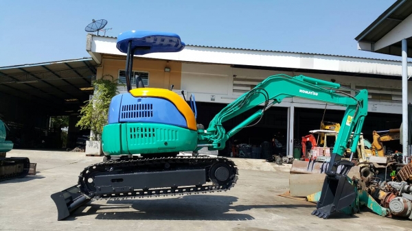 ขาย รถขุด KOMATSU รุ่น PC30MR  แทร็กเหล็ก สวย ท้ายกลม คล่องตัว มือสองญี่ปุ่น เช็คสภาพแล้ว ดีมาก มือถือ/LINE ID :0818753444