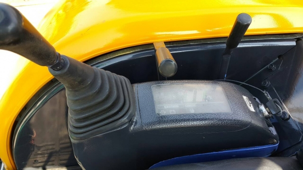 ขาย รถขุด KOMATSU รุ่น PC30MR  แทร็กเหล็ก สวย ท้ายกลม คล่องตัว มือสองญี่ปุ่น เช็คสภาพแล้ว ดีมาก มือถือ/LINE ID :0818753444