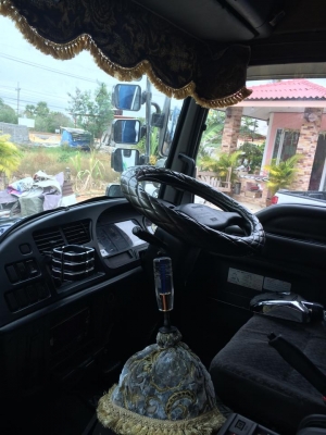 หกล้อ หกล้อ