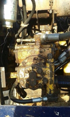 KOMATSU PC 90-6 ไฟฟ้าเต็ม หน้าจอครบ ภายในห้องเก๋งคอนโทรลยาว แอร์เย็น ภายนอกบูมอาร์มยาวพิเศษไม่มีปะไม่มีดาม ช่วงล่างเอวแน่น โรลเลอร์โซ่บูทใบแทรกประมาณ 70\% พร้อมทำงานได้เลย ราคาต่อรองได้ครับ