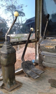 KOMATSU PC 90-6 ไฟฟ้าเต็ม หน้าจอครบ ภายในห้องเก๋งคอนโทรลยาว แอร์เย็น ภายนอกบูมอาร์มยาวพิเศษไม่มีปะไม่มีดาม ช่วงล่างเอวแน่น โรลเลอร์โซ่บูทใบแทรกประมาณ 70\% พร้อมทำงานได้เลย ราคาต่อรองได้ครับ