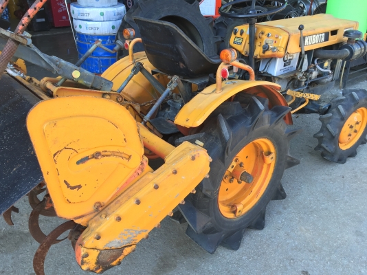 ขายถูกรถไถคูโบต้า รุ่น B7000 4WDเก่านอกพร้อมโรตารี่ ขายถูกรถไถคูโบต้า รุ่น B7000 4WDเก่านอกพร้อมโรตารี่