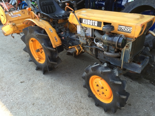 ขายถูกรถไถคูโบต้า รุ่น B7000 4WDเก่านอกพร้อมโรตารี่