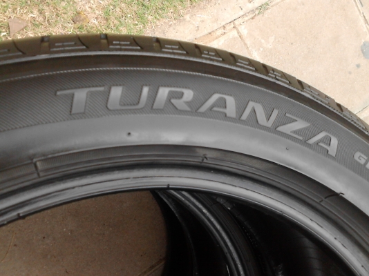 215/50R17 BRIDGESTONETURANZA GR-90 ปี2012  มี 3 เส้น TEL.081-427-3941
