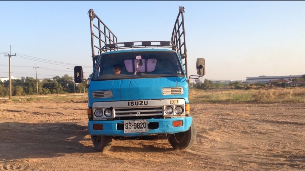 ขายหกล้อ ISUZU-KS32 มีภาพวีดีโอ เครื่อง 110 แแรงม้า หัวยกได้ กระบะยาว 5.ม ราคา 188,000 บาท พวงมาลัยเ