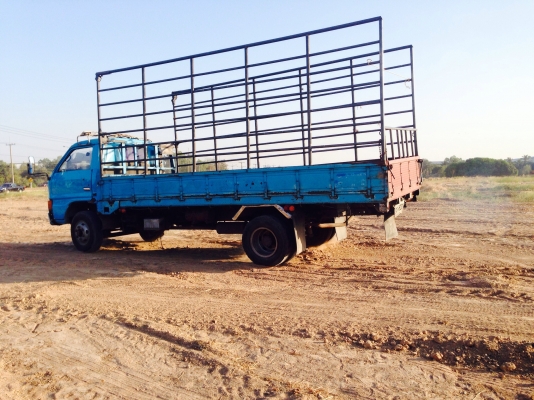 ขายหกล้อ ISUZU-KS32 มีภาพวีดีโอ เครื่อง 110 แแรงม้า หัวยกได้ กระบะยาว 5.ม ราคา 188,000 บาท พวงมาลัยเ