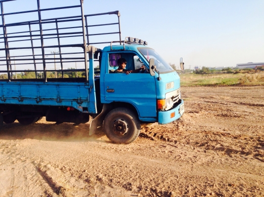 ขายหกล้อ ISUZU-KS32 มีภาพวีดีโอ เครื่อง 110 แแรงม้า หัวยกได้ กระบะยาว 5.ม ราคา 188,000 บาท พวงมาลัยเ