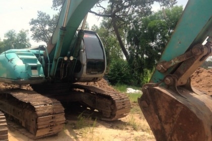 ขายด่วนๆครับ KOBELCO มาร์ค 5 SUPER SK 200 หัวฮอล์ ไฟฟ้าครบ ภายในสวย เครื่องเดิมปั๊มเดิมแรงดีเร็วดี ภายนอกบูมอาร์มสวย ช่วงล่างเอวแน่นดีครับ โซ่ใบแทรกสภาพดีประมาณ 70\% พร้อมทำงานได้เลย เอกสารทะเบียน ราคาต่อรองได้ครับ