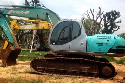 ขายด่วนๆครับ KOBELCO มาร์ค 5 SUPER SK 200 หัวฮอล์ ไฟฟ้าครบ ภายในสวย เครื่องเดิมปั๊มเดิมแรงดีเร็วดี ภายนอกบูมอาร์มสวย ช่วงล่างเอวแน่นดีครับ โซ่ใบแทรกสภาพดีประมาณ 70\% พร้อมทำงานได้เลย เอกสารทะเบียน ราคาต่อรองได้ครับ