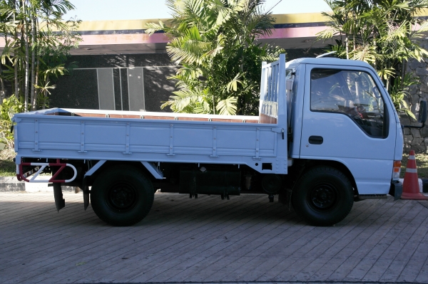 ISUZU NKR 4ล้อกลาง 88 HP 1996