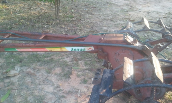 ต้องการขายรถไถนาเก่าเก็บ