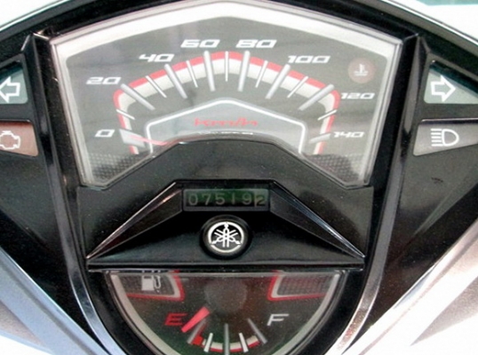 MIO 125 i RR สีแดง ขาว รถเดือน พฤศจิกายน ปี55 ไมล์ 8 พันโล แถม 2 รายการ 24900 MIO 125 i RR สีแดง ขาว รถเดือน พฤศจิกายน ปี55 ไมล์ 8 พันโล แถม 2 รายการ 24900