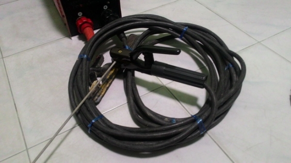 เครื่องเชื่อมไฟฟ้าอินเวอร์เตอร์  welpro ขนาด 160 แอมป์ อุปกรณ์ครบ พร้อมใช้งานครับ