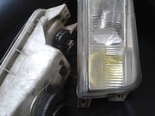 ไฟหน้า NISSAN  URVAN E24 ญี่ปุ่นแท้สวยๆ 1 คู่