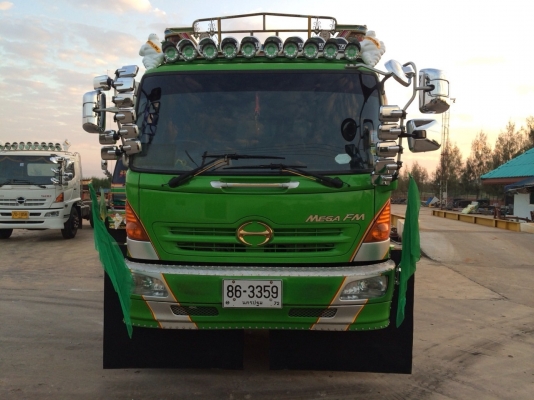 ขายด่วนเม็กก้า 260แรง ดั้มเนียมเกษตรอู่ธวัชชัยการช่าง รถสวยมาก