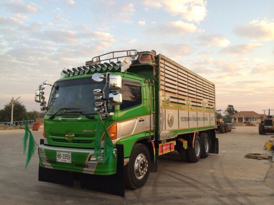 ขายด่วนเม็กก้า 260แรง ดั้มเนียมเกษตรอู่ธวัชชัยการช่าง รถสวยมาก