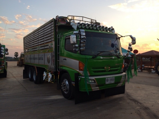 ขายด่วนเม็กก้า 260แรง ดั้มเนียมเกษตรอู่ธวัชชัยการช่าง รถสวยมาก