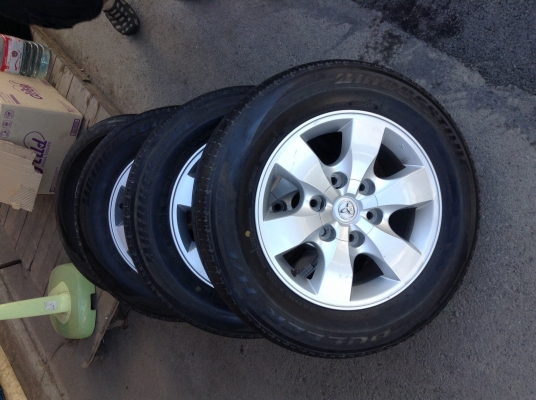 ล้อ vigo champ ขอบ 16 พรีรันเนอร์พร้อมยาง 215-65-16