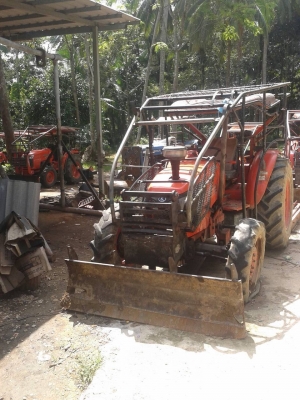 ขายรถไถ คูโบต้า 7040 มีดันหน้ากับผานหลังให้ สภาพพร้อมใช้งาน ขาย400000