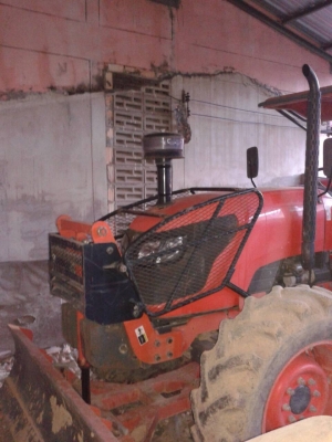 ขายรถไถคูโบต้า 8540 มีดันหน้าอย่างเดียว ใช้งานแค่829ชั่วโมงเอกสารเล่มทะเบียน ขาย750000 ขายรถไถคูโบต้า 8540 มีดันหน้าอย่างเดียว ใช้งานแค่829ชั่วโมงเอกสารเล่มทะเบียน ขาย750000