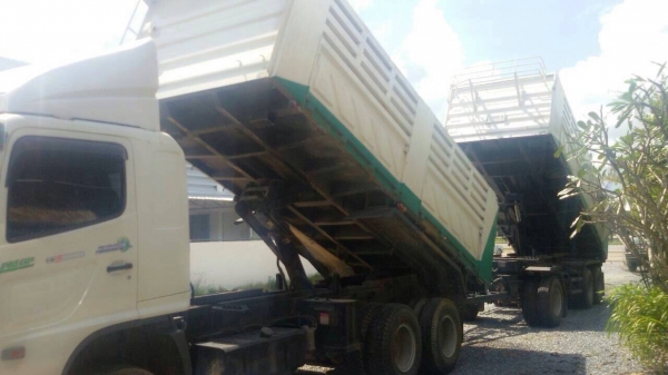 ขายรถพ่วงฮีโน่เมก้า 380 ปี55 ใช้งานมา160000โล ดั้มสามมิตรแม่ลูก ขาย2800000