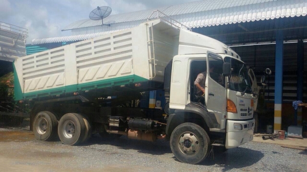 ขายรถพ่วงฮีโน่เมก้า 380 ปี55 ใช้งานมา160000โล ดั้มสามมิตรแม่ลูก ขาย2800000