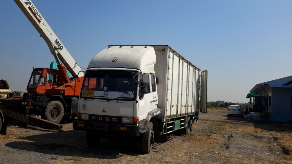 ขายรถ6ล้อ มิตซูตู้แห้ง 10 บาน  ขายตามสภาพ