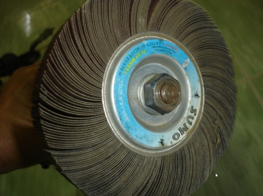 ขายเครื่องเจียร์ไฟฟ้าแบบคอตรง ยี่ห้อ makita รุ่น 9105 ขนาด 5" 750 วัตต์