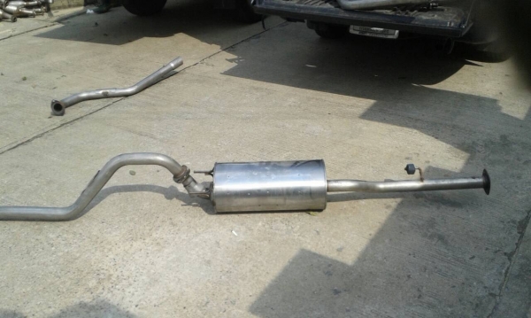 ขายท่อไอเสีย+หม้อพักเดิมๆ Vigo สภาพใหม่ 3000 บาทและอีกหลายรุ่นครับ