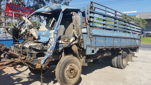 รถหกล้อ isuzu KS เครื่อง 4 BD1 ฝาขาว เกียร์ร็อค ทะเบียน ม.79 เอกสารพร้อมโอน