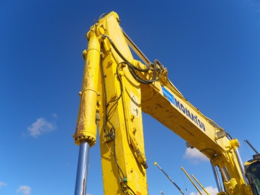 รถขุดล้อยาง Komatsu PW200-7K สินค้าถึงโกดังเราในไทยแล้วค่ะ สนใจโทร. 080-6565422 (หนิง)