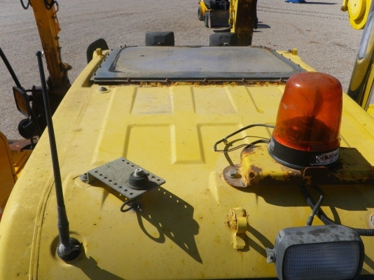 รถขุดล้อยาง Komatsu PW200-7K สินค้าถึงโกดังเราในไทยแล้วค่ะ สนใจโทร. 080-6565422 (หนิง)