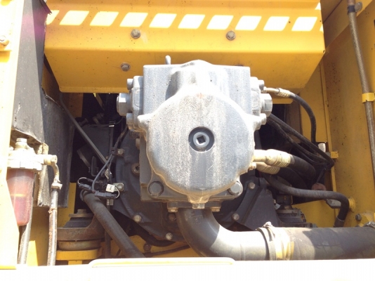 รถขุดล้อยาง Komatsu PW200-7K สินค้าถึงโกดังเราในไทยแล้วค่ะ สนใจโทร. 080-6565422 (หนิง)