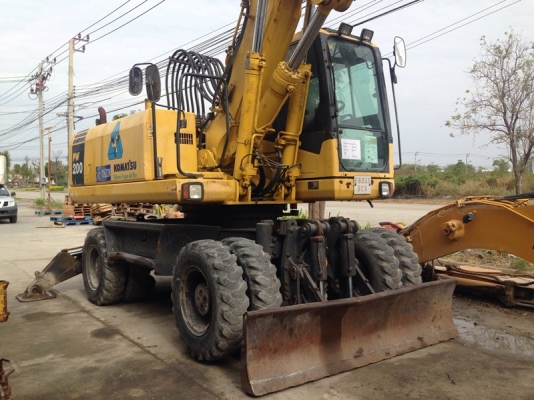 รถขุดล้อยาง Komatsu PW200-7K สินค้าถึงโกดังเราในไทยแล้วค่ะ สนใจโทร. 080-6565422 (หนิง)