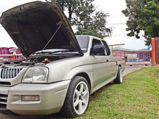 ขายแม็กขอบ17 ssrพร้อมยางปี12ปลายปี หน้ากว้าง8นิ้ว4วง 082-5425008 ราคา8500 ต่อรองได้คับ