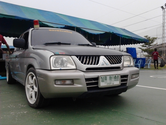 ขายแม็กขอบ17 ssrพร้อมยางปี12ปลายปี หน้ากว้าง8นิ้ว4วง 082-5425008 ราคา8500 ต่อรองได้คับ