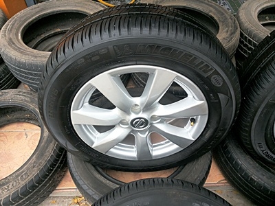 ขายล้อแม็กNISSAN ALMERA VL (รุ่นTOP)ยางปี13  4 ล้อ