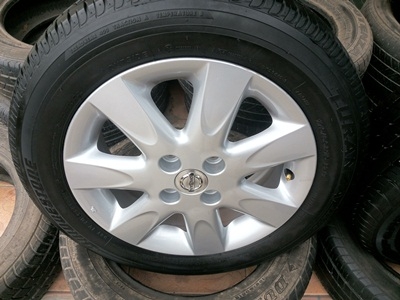 ขายล้อแม็กNISSAN March 15 พร้อมยางBRIDGESTONE  4 ล้อ